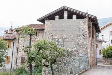 Brentonico- Rustico di ampia metratura