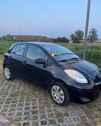 Toyota Yaris 1.0 benzina – 5 porte – 2009 – 172.00