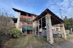 CASA SEMINDIPENDENTE A CANISCHIO