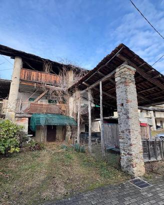 CASA SEMINDIPENDENTE A CANISCHIO