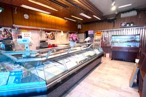 Negozio in posizione centrale con magazzino