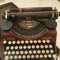 Macchina da scrivere antica