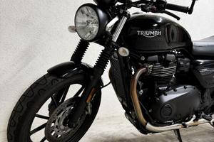Triumph Street Twin 900 – Jet Black 2022
