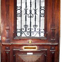 Antica porta in legno massello pregiato