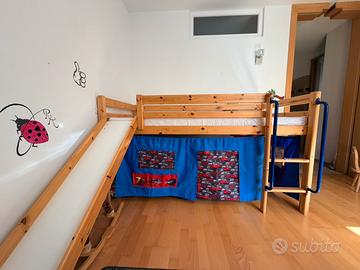 Letto rialzato con scivolo