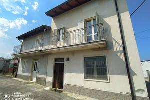Casa indipendente di 240 m² con 5 locali e box aut