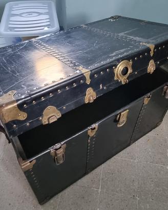Baule in legno e ferro