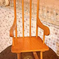 Mini dondolo giocattolo in legno vintage 