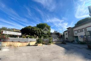 CAPANNONE A PALERMO