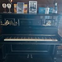 Pianoforte verticale da esposizione