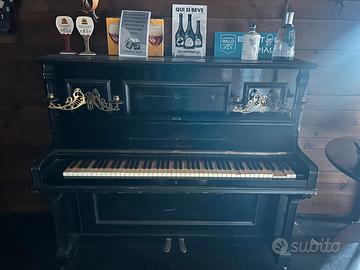 Pianoforte verticale da esposizione