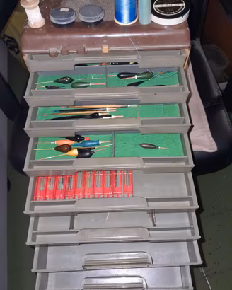 ATTREZZATURA PESCA ACQUA DOLCE