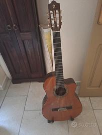 chitarra classica spalla mancante elettrificata 