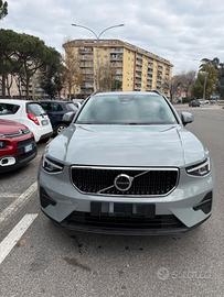 VOLVO XC40 2025