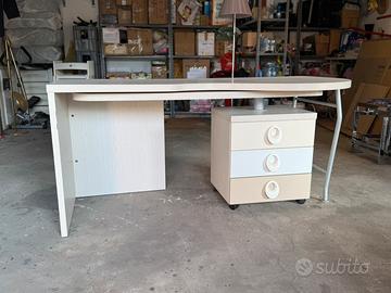 SCRIVANIA ESTENSIBILE CON CASSETTIERA