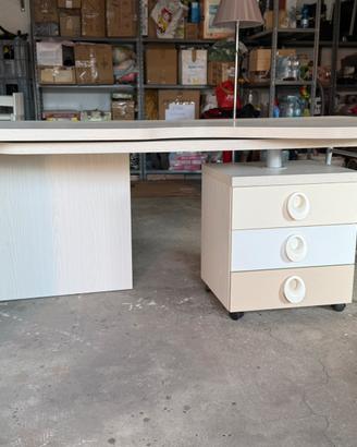 SCRIVANIA ESTENSIBILE CON CASSETTIERA