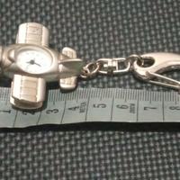 Aereo con orologio e portachiavi