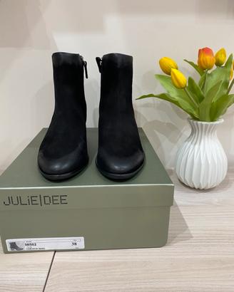 Stivaletti julie dee in camoscio nero