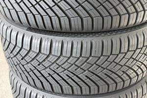 TRENO CONTINENTAL4STAGIONE 215/45/18 93V XL