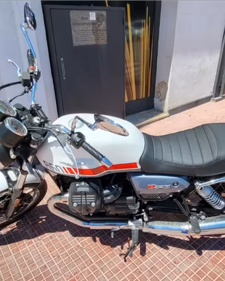 Moto Guzzi V7 special