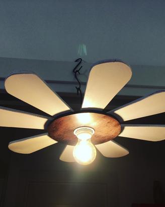 Originali lampadari in legno realizzati a mano