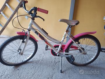 bicicletta  x femminuccia misura 20