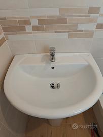 Lavabo con colonna