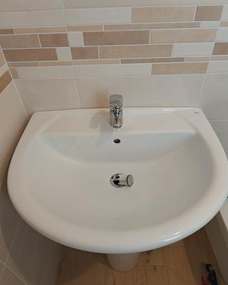 Lavabo con colonna
