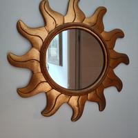 Specchio con cornice dorata 