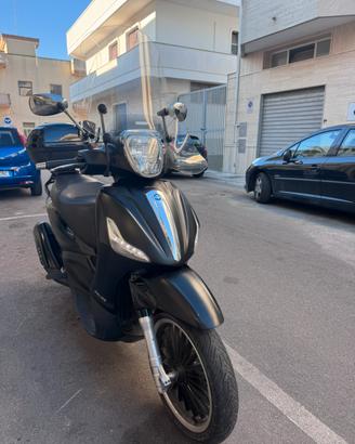 Beverly 300