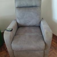 Poltrona per anziani regolabile con alzata assisti