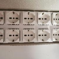 Bticino living light  presa bipasso p30