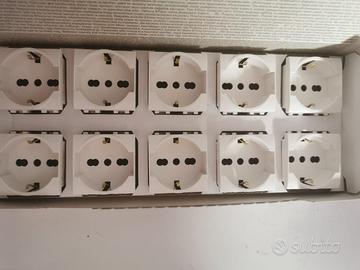 Bticino living light  presa bipasso p30