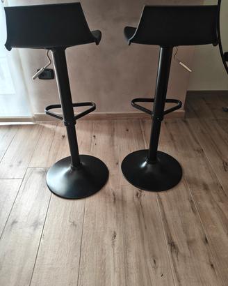 sgabelli neri con base rotonda nera