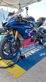 Yamaha R6 pista REVISIONATA + vari accessori