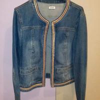 Giubbino jeans con inserti di paillettes