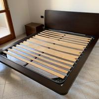 Letto matrimoniale e comodini