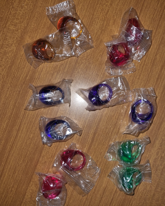 Set 10 anelli di plastica colorati