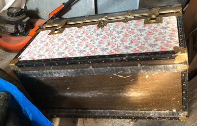 Baule cartone pressato e metallo