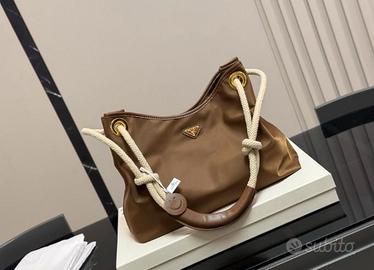 Borsa a tracolla da donna Prada in nylon