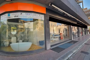 Civitavecchia -- Via Rodi: negozio d'angolo di 262