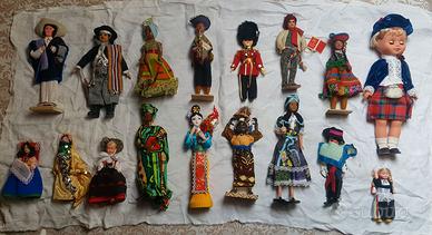 Lotto di 17+2 bambole etniche vintage