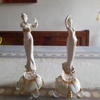 Statuette di donne