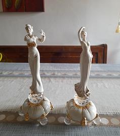 Statuette di donne