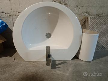 Lavandino con rubinetteria Gessi 