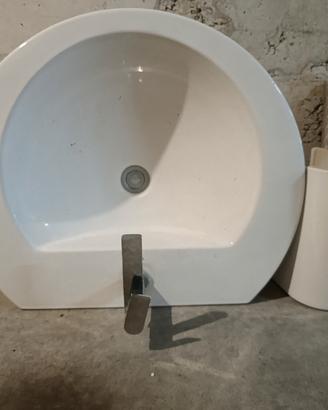 Lavandino con rubinetteria Gessi 