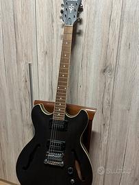 Ibanez chitarra elettrica semi-hollow nera opaca