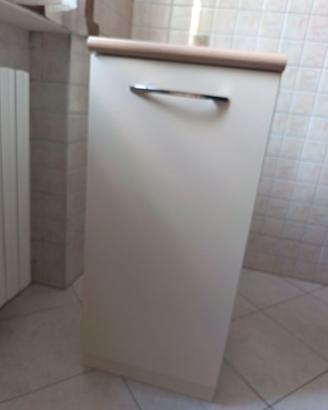 Mobiletto più tavolo e sedie