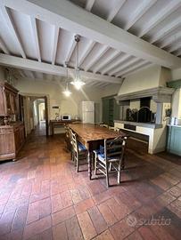 Rustico / Casale di 480 m² con più di 5 locali a I