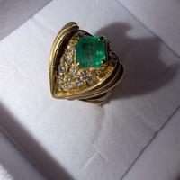 ANELLO SMERALDO , DIAMANTI E ORO MASSICCIO
